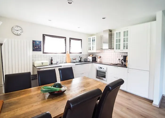 Hisa Smast 度假居 *